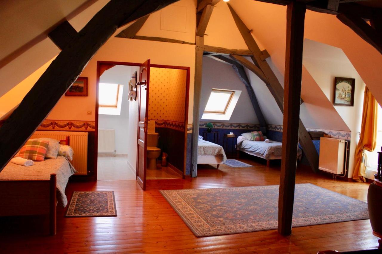 Château de Montaupin Oizé Extérieur photo